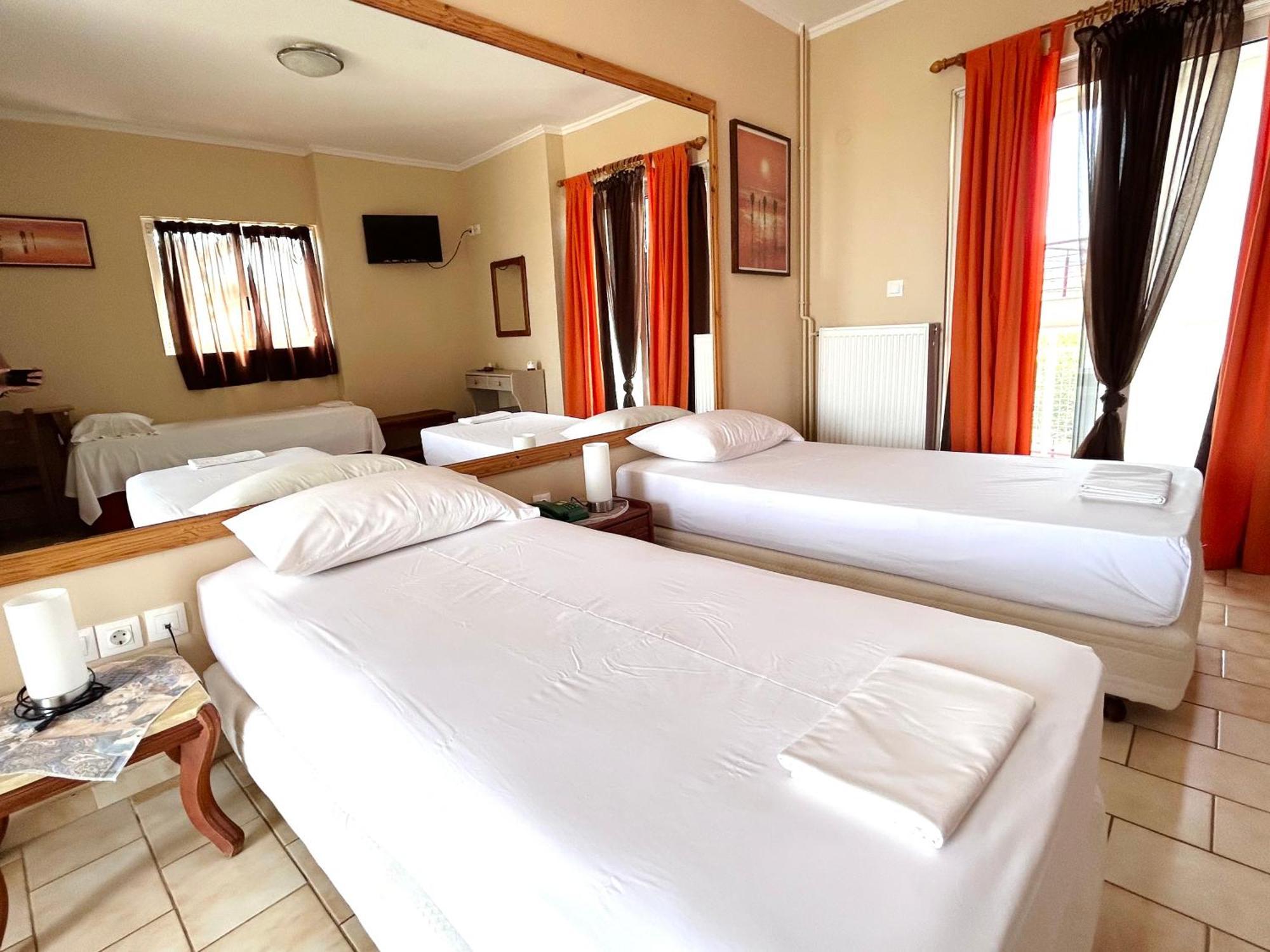 Bay Holiday Hotel & Spa Karavomilos  Ngoại thất bức ảnh