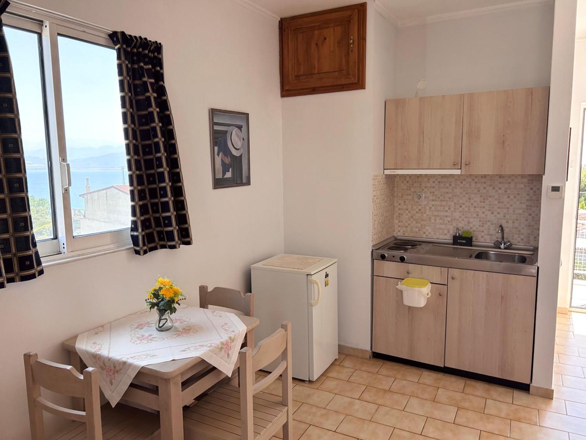 Bay Holiday Hotel & Spa Karavomilos  Ngoại thất bức ảnh