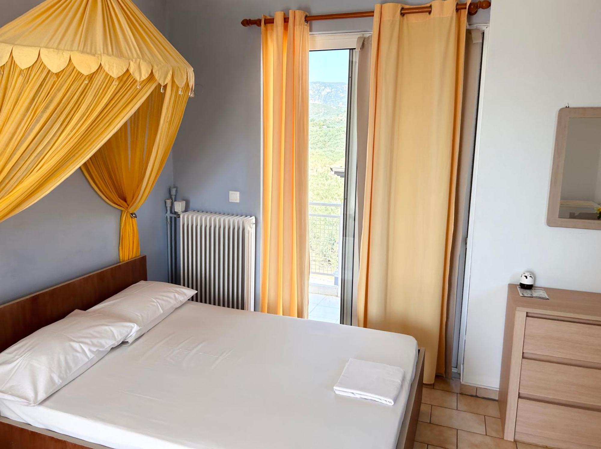 Bay Holiday Hotel & Spa Karavomilos  Ngoại thất bức ảnh